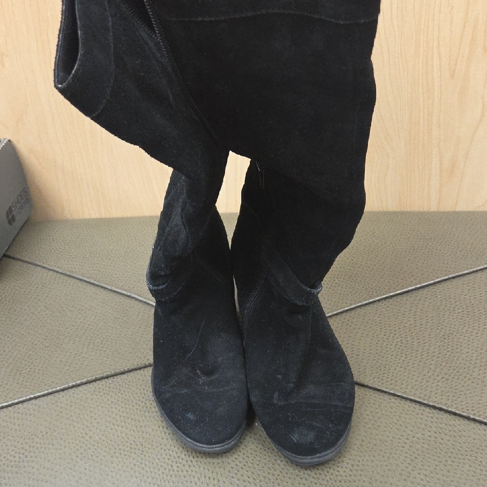 Giani Bernini Black Suede Heeled Boots - Picture 6 of 11